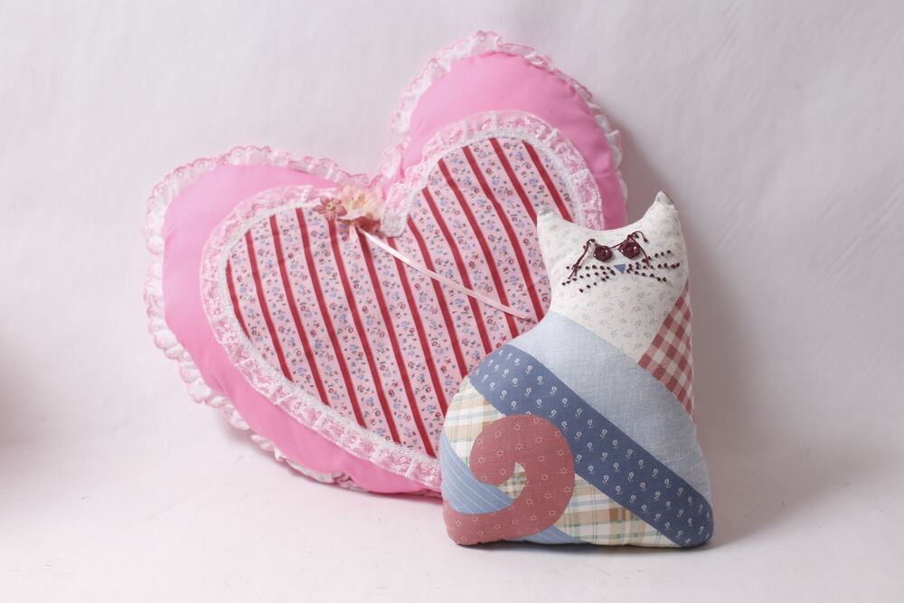 1980s Cute Vintage Hand Sewn Cat and Pink Heart Throw Pillow Lot